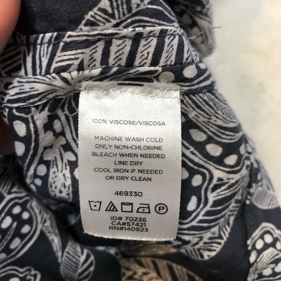 Loft Floral Print Shawl Size XS/S - Oversized Charcoal colored - Picture 9 of 9